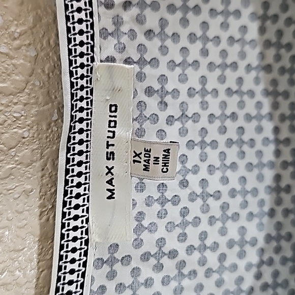 Max Studio  Beige Flowy Top - Picture 2 of 7